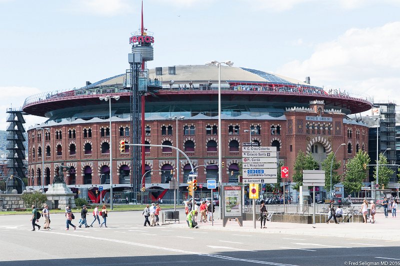 20160529_155550 D4S.jpg - Arenas de Barcelona, a bullring - It was built in 1900 in the Moorish Revival style and has been converted into a shopping center.